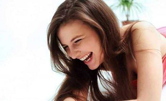 امرأة دخلت في نوبة ضحك شديدة ثم حدثت كارثة