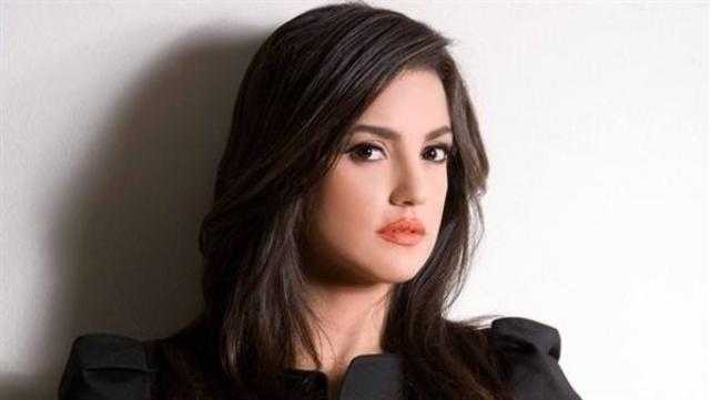 بإطلالة جذابة .. درة فى جلسة تصوير وسط الثلج