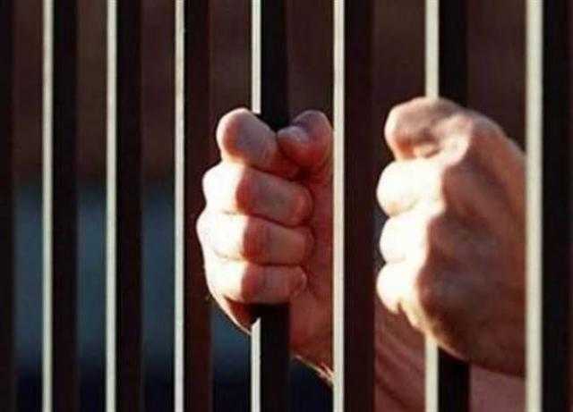 حبس 3 متهمين بسرقة منقولات شقيقتهم
