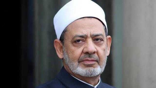 وزير الشؤون الإسلامية السعودي يطمئن على صحة الإمام الأكبر