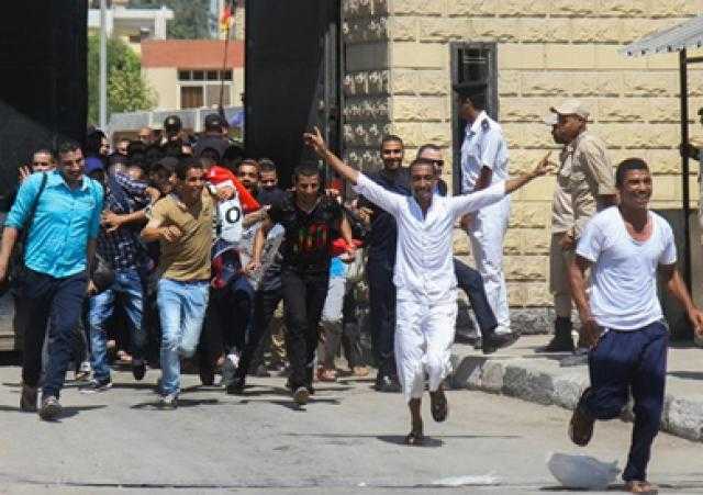 بعفو رئاسي.. الإفراج عن 403 من نزلاء السجون