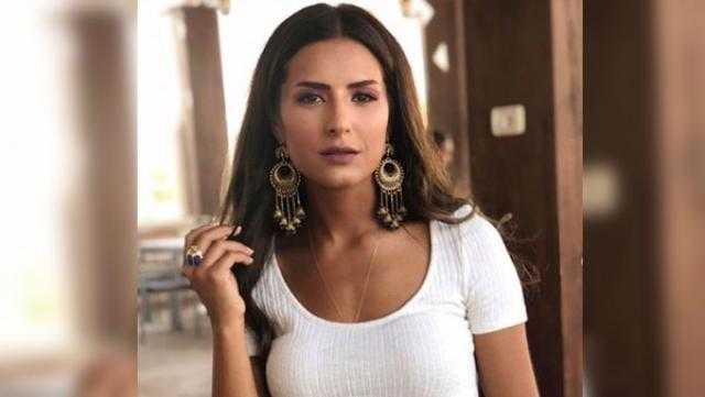 بأقراط نحاسية طويلة.. ريهام أيمن تتألق في صورة جديدة