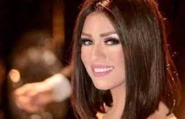 شاهيناز: «الفنان ليه هيبة ومينفعش يشتم أحد» (فيديو) 