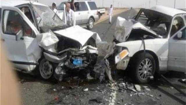 رفع حطام حادث تصادم ميكروباص بحاجز خرساني أعلى الدائري