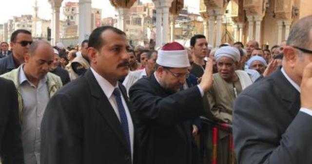 بالصور.. وزير الأوقاف ومفتى الجمهورية يؤديان صلاة الجمعة بالسيد البدوي