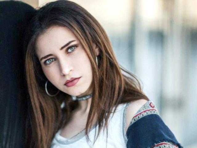 بالكاجوال.. شاهد سارة الشامي داخل سيارتها