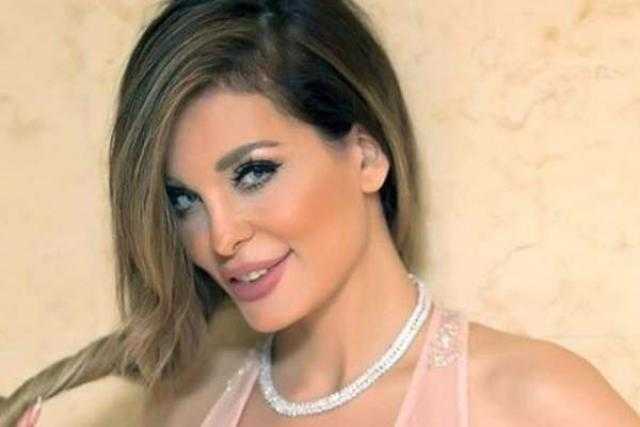 دومينيك حوراني تخطف الأنظار بالبيبي دول المثير