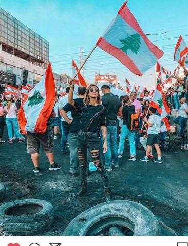 شاهد.. إثارة نجلة نوال الزغبي في مظاهرات لبنان