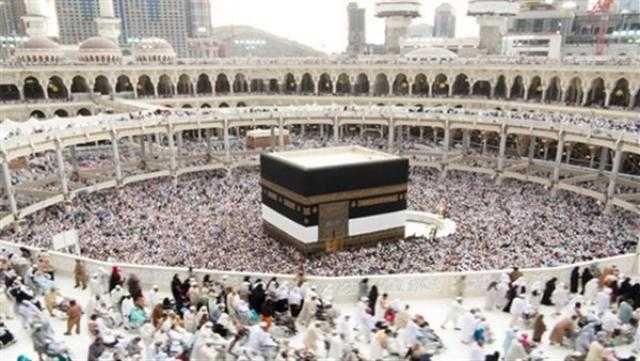 كيفية طواف مريض سلس البول.. الإفتاء تجيب