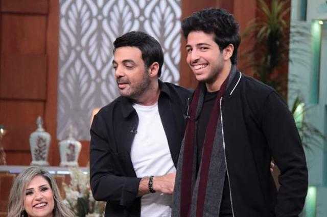 شاهد .. ظهور نادر لحفيدي«محمود ياسين»