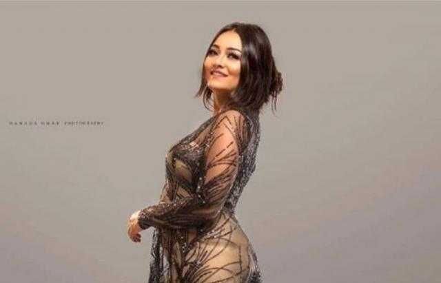 بالشعر الأخضر.. راندا البحيري تلفت الأنظار (صور)