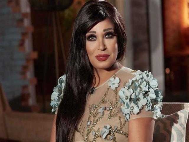 بالكمامة.. شاهد رسالة فيفى عبده لمتابعيها
