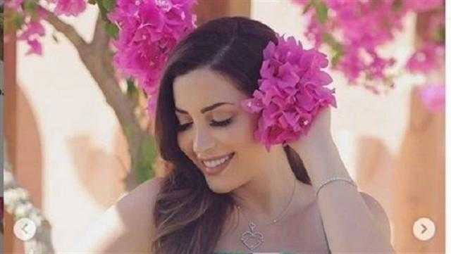 إطلالة ساخنة لـ نسرين طافش على الشاطئ