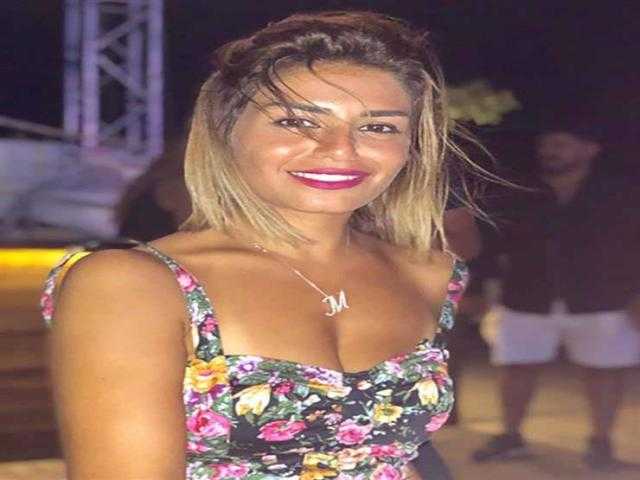 أول ظهور لـ «منة فضالي» بإطلالة رياضية مع كلبها بعد تعرضها لحادث