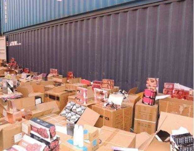 إحباط تهريب 25 مليون عبوة مكملات غذائية ومستحضرات تجميل
