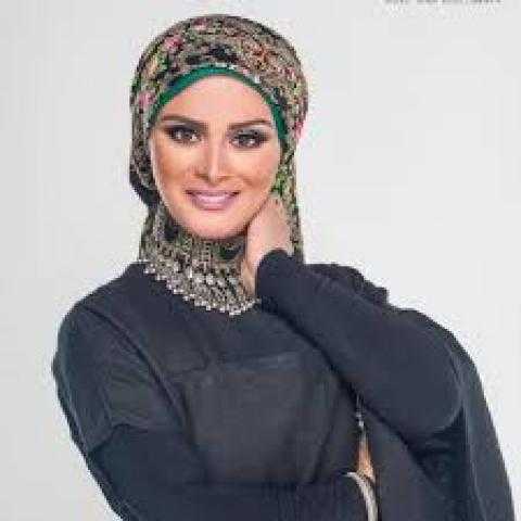 شاهد.. نجاة «لمياء فهمي عبد الحميد» من حادث مرورى مروع