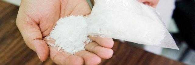 القبض على شخصين بحوزتهما كمية من مخدر الشابو و6 قطع سلاح بالهرم