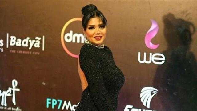 شاهد.. رانيا يوسف في مهرجان القاهرة السينمائي بفستان جريء