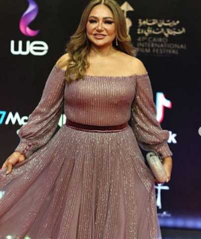 شاهد.. ليلى علوي بـ أوف شولدر في ختام مهرجان القاهرة السينمائى