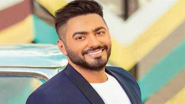 هكذا روج «تامر حسني» لحفلة الكريسماس
