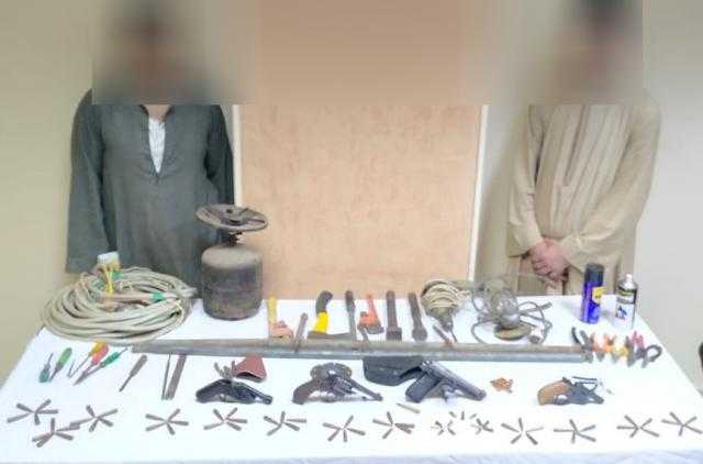 ضبط شخصين لقيامهما بإدارة ورشة لتصنيع وإصلاح الأسلحة النارية بأسيوط