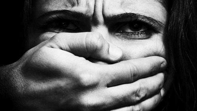 طبيب شهير يعتدى جنسيا على 23 امرأة.. تفاصيل مثيرة