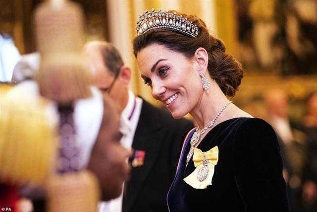 كيت ميدلتون تظهر بتاج الأميرة ديانا بأحد الحفلات الملكية (صور)