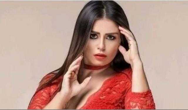 شاهد.. أناقة منة فضالي تتألق في أحدث جلسة تصوير