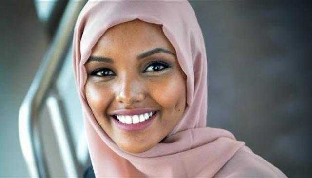 عارضة الأزياء حليمة عدن تروي تجربتها مع مخيم للاجئين