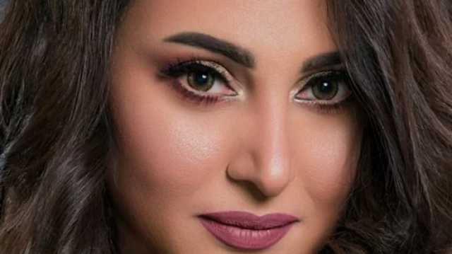رحاب الجمل تستعرض جمالها (صورة)