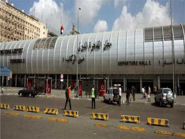 ضبط 38 آيفون مهربًا في حقائب راكب بمطار القاهرة