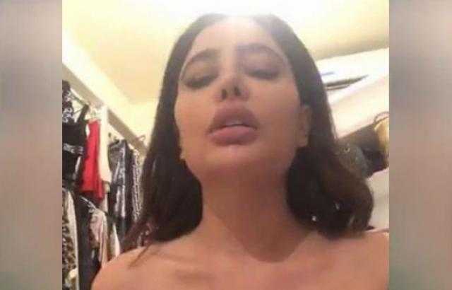 شاهد.. إنجي خوري تصدم جمهورها بنشر صورة حميمة لها رفقة طليقها
