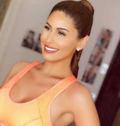 بفستان أسود مكشوف.. مي سليم تخطف الأنظار بإطلالة جريئة