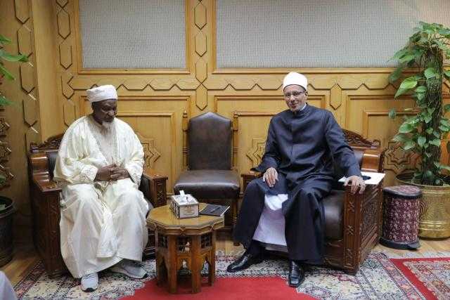 وكيل الأزهر يستقبل كبير أئمة جامع سلطان ”بيلو” بنيجيريا 