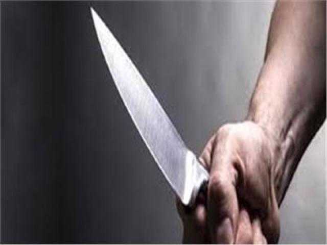 ولي أمر يطعن طالبا داخل مدرسة بالمنزلة لمعاكسة ابنته