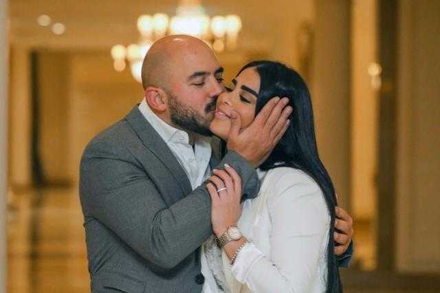 العسيلي يسخر من نفسه: الأستاذ محمود وحرمه