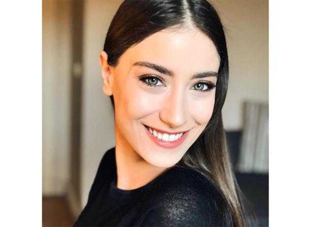 هازال كايا تخفي وجه ابنها وترد على زيادة وزنها