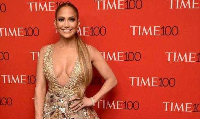 شاهد.. إثارة «جينيفر لوبيز» في حفل توزيع جوائز SAG