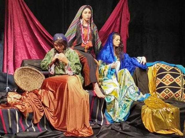 افتتاح معرض ”مصرية أنا” للفنان طاهر عبد العظيم بالهناجر