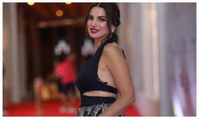 درة تخطف الأنظار في باريس