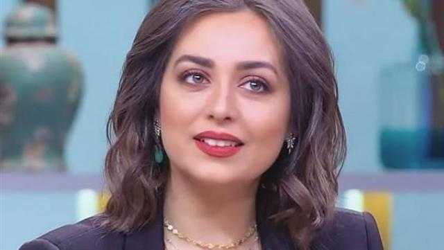هبة مجدي تطل بالأبيض والجمهور يغازلها