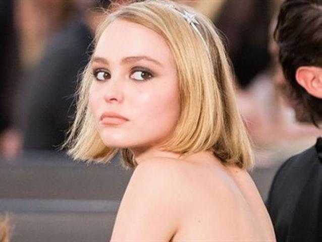ابنة جوني ديب بفستان شفاف في جوائز BAFTA!