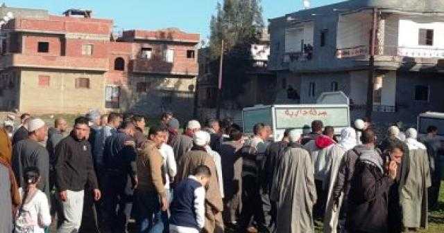 أهالى مركز الرحمانية يشيعون جثامين أسرة مذبحة البحيرة