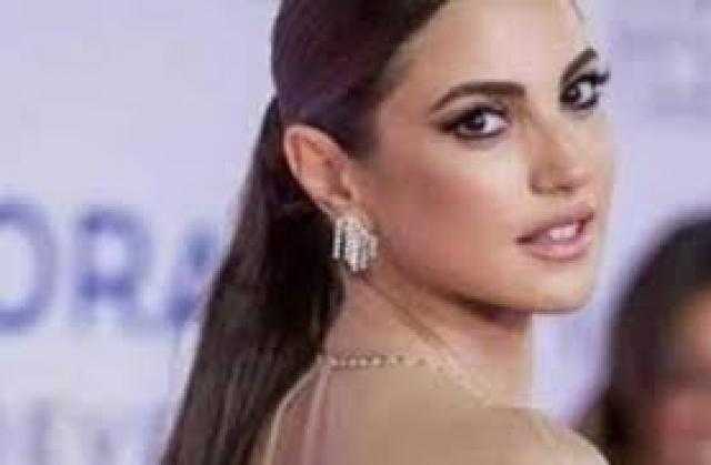 درة بإطلالة جذابة فى أول زيارة للسعودية