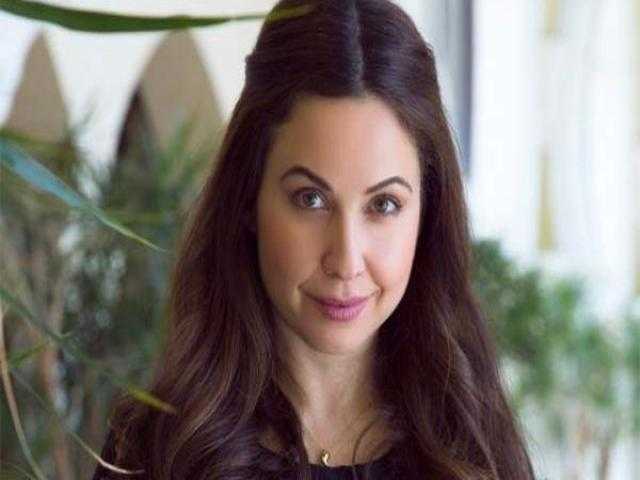 ريا أبى راشد تتألق على ريد كاربت هوليود بـ فستان أحمر