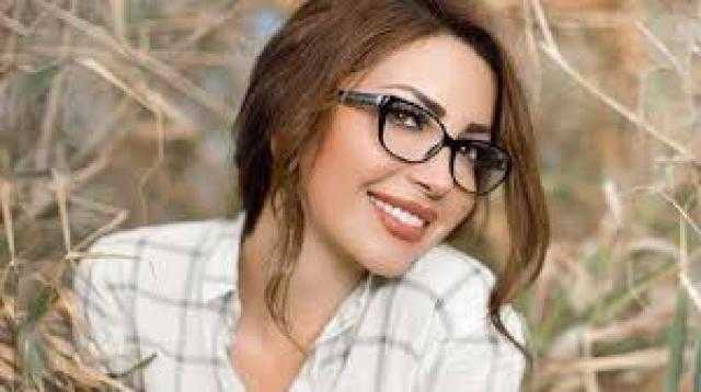 نسرين طافش تبهر متابعيها بفستان أحمر قصير