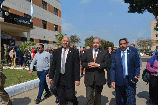 رئيس جامعة الأزهر يدشن  مبادرة هنجملها  بفرع أسيوط
