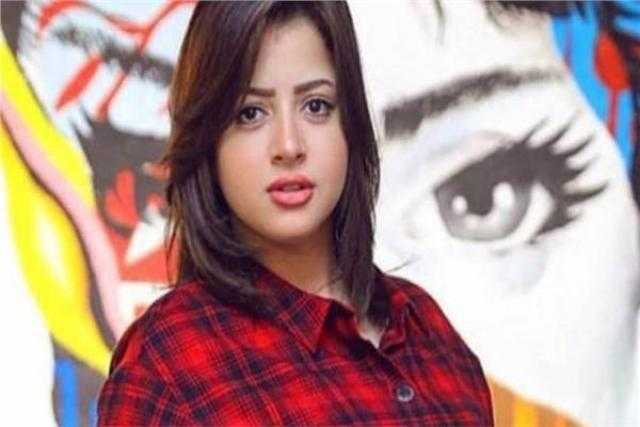 «ادعم منى فاروق» .. 7 نجوم يتعاطفون معها أبرزهم شريف منير وريم البارودي