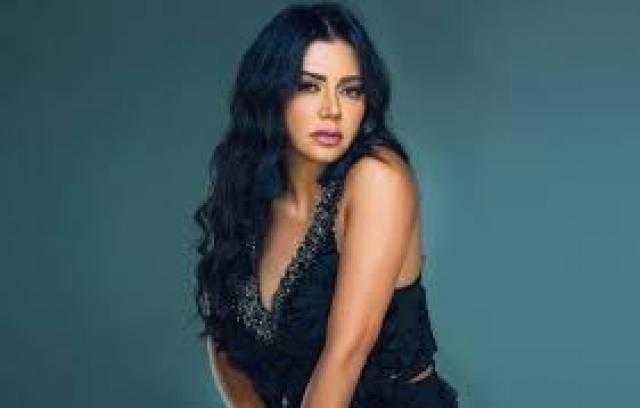 شاهد.. إطلالة جريئة لـ رانيا يوسف من إجازتها