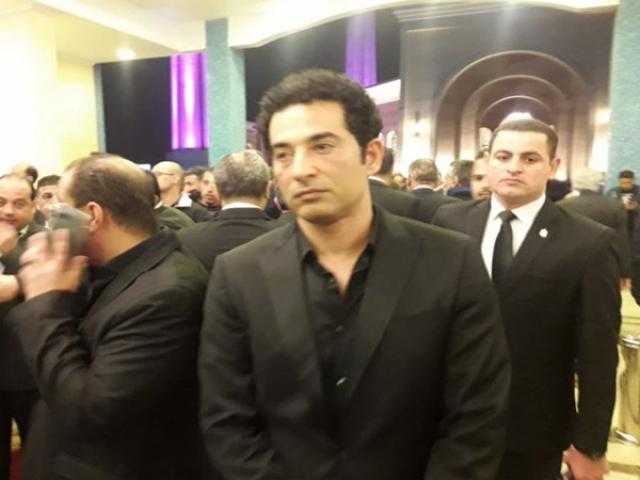 عمرو سعد وهنيدي يحضران عزاء الرئيس الأسبق مبارك